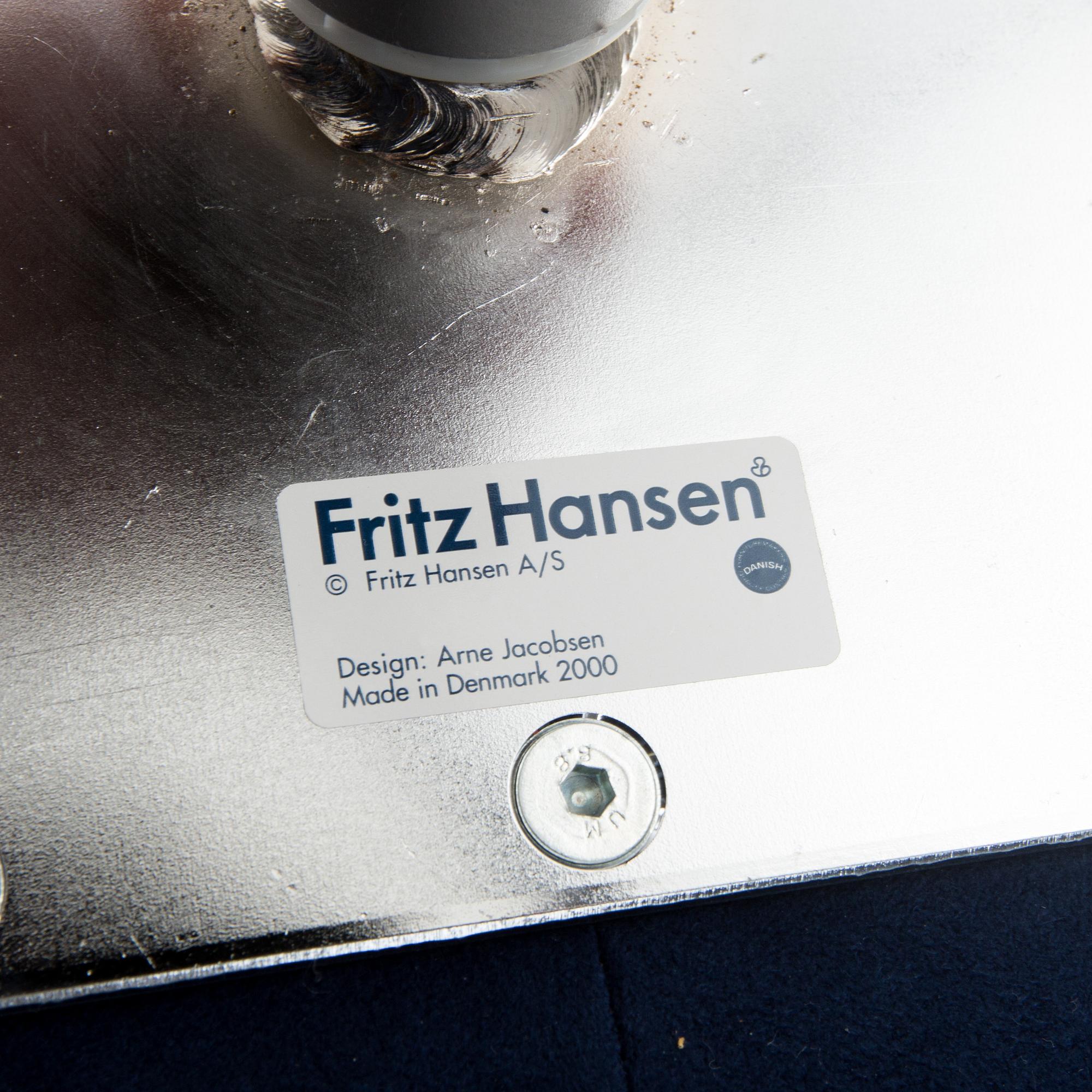FÅTÖLJER, ett par, "Svanen", Arne Jacobsen för Fritz Hansen, 2000-tal.