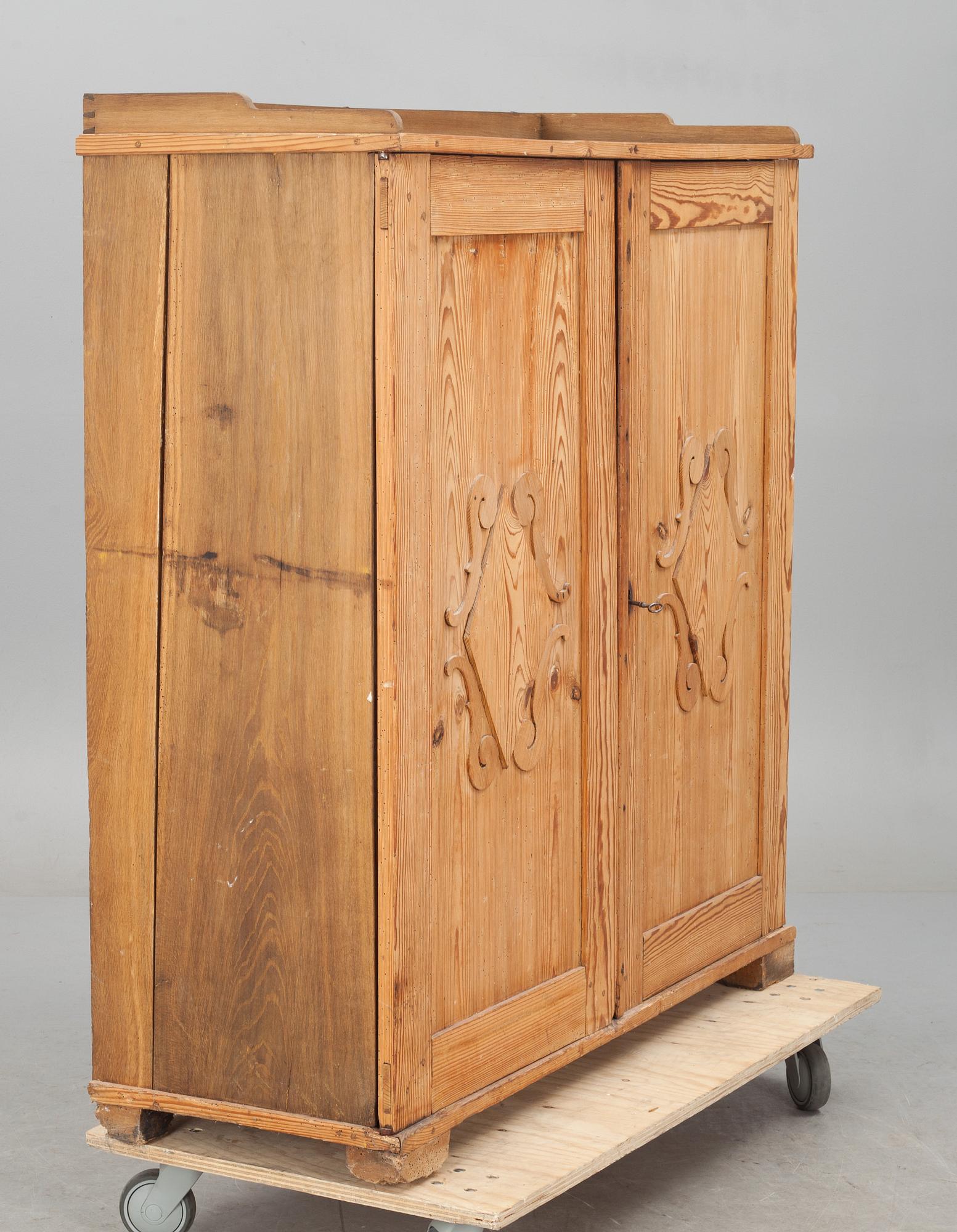 SKÄNKSKÅP, 1800-tal.