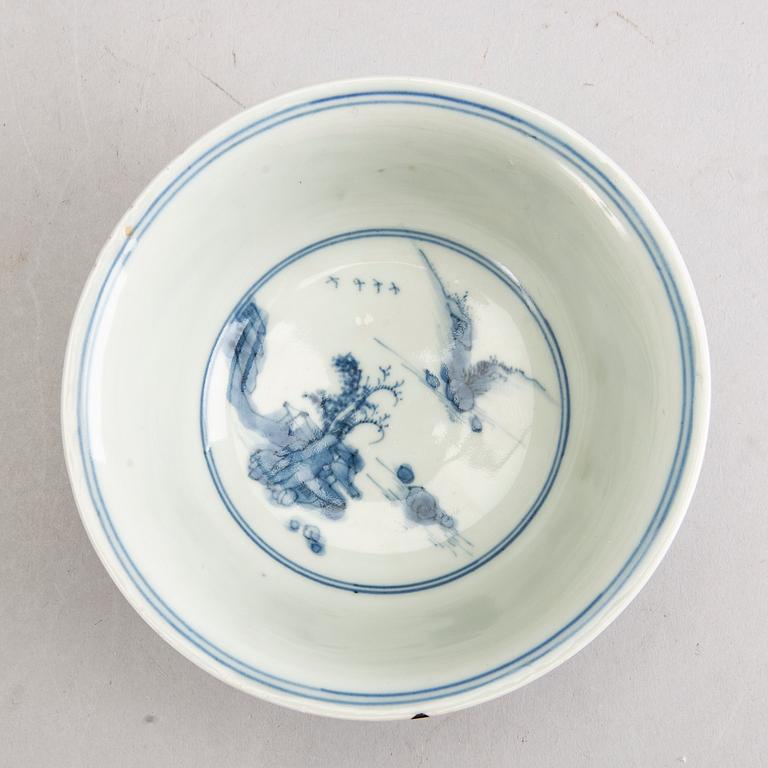 A set of two bowls and one dish 19th/20th century porcelain.