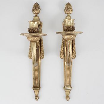 APPLIQUER, ett par, förgylld brons, Louis XVI-stil, 1900-tal.