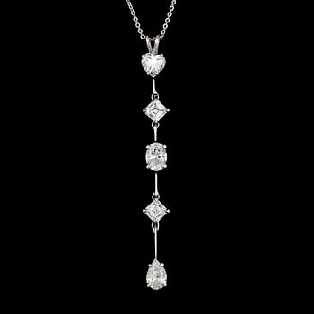 1224. A heart- drop- princess and drop cut diamond pendant, tot. 2.84 cts.