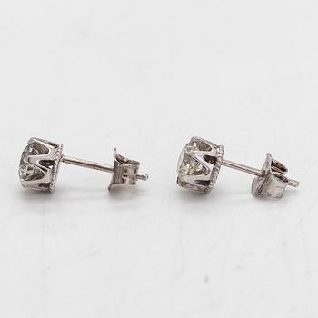 Örhängen, 14K vitguld, med briljantslipade diamanter tot. ca 1.00 ct. Mikko Laine, Åbo.