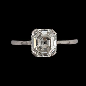 871. An Assher-cut diamond, 1.75 cts, ring. Quality circa H/SI.
