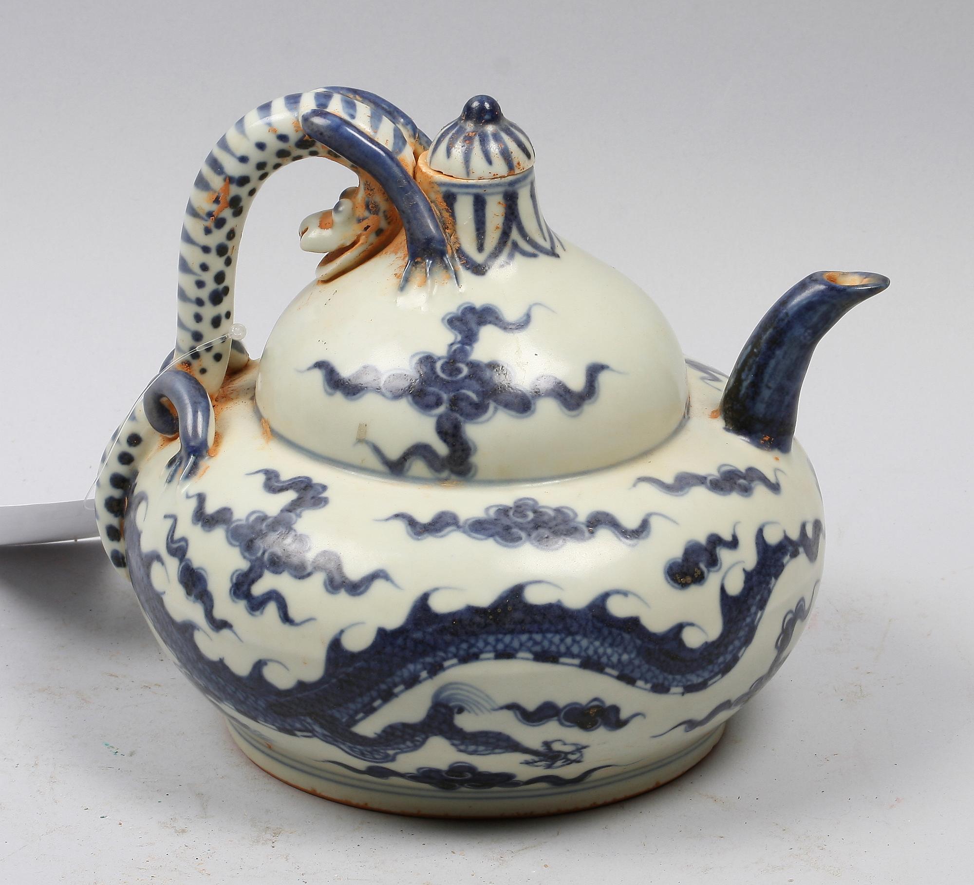 TEKANNA, porslin, troligen Vietnam, 1900-tal.