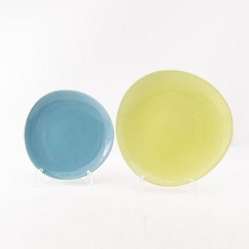 Stig Lindberg, service pieces, 17 pcs, stoneware, "LA", Gustavsberg, as well as baking dishes, 2 pcs, "Weekend", Gustavsberg, 1950s.