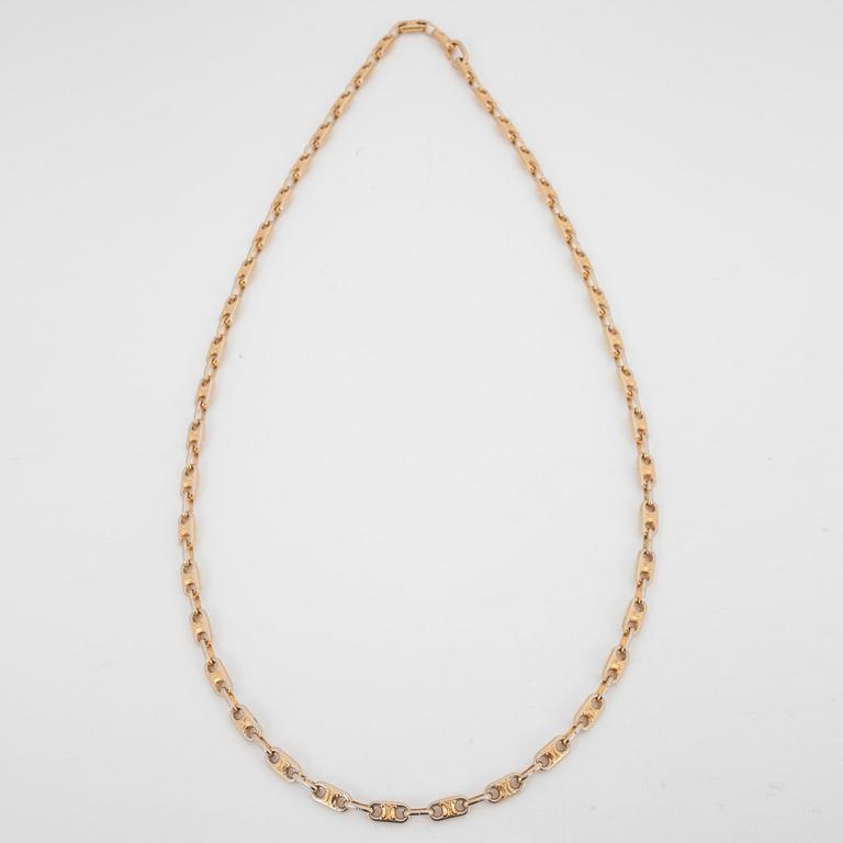 CÉLINE, a gold colored chain necklace.