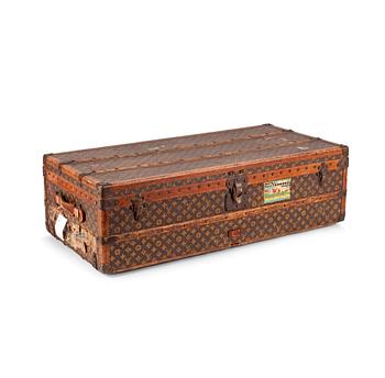 465. LOUIS VUITTON, a monogram canvas suitcase from the 1920/30s.