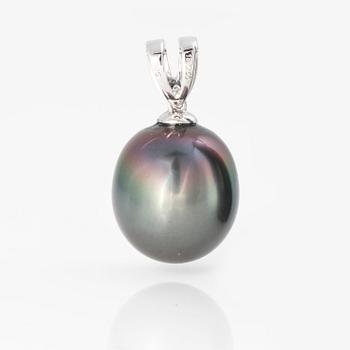 HÄNGE, med odlad Tahitipärla samt 7 briljantslipade diamanter, 0.05 ct.
