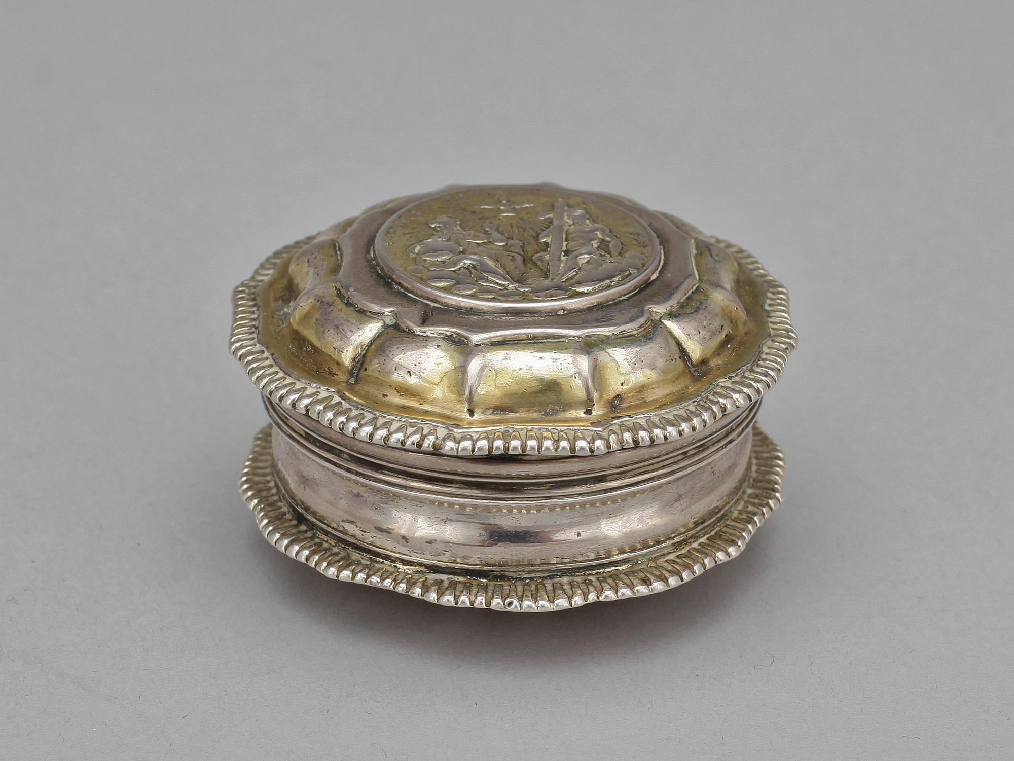 KYRKDOSA, silver, Niclas Fernlöf, Karlstad, 1746. Vikt 60 g.