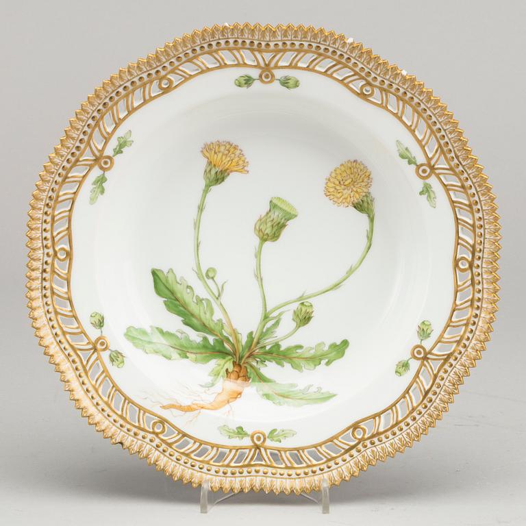 A "FLORA DANICA" PLATE, porcelain, no 20/3547, Royal Copenhagen (1898-1923).