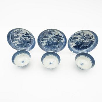 Koppar med fat, 3 st, porslin, Kina, Qingdynastin, Qianlong (1736-95).