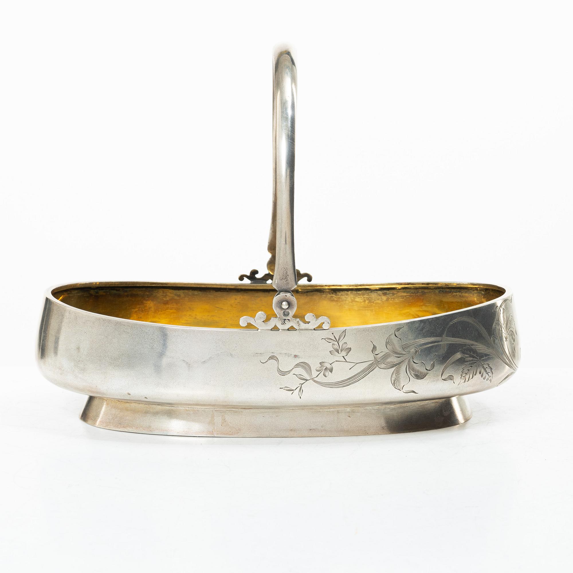 A Russian parcel gilt silver bread basket, mark of Victor Fink, Moscow, active 1897–1917.