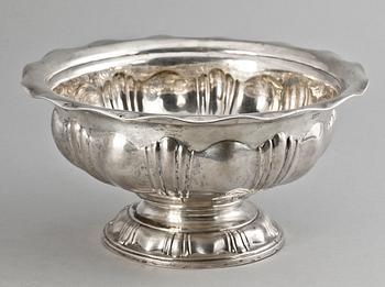 SKÅL, silver, svenska importstämplar, CG Hallberg, Stockholm. 1915. Vikt ca 700 gram.