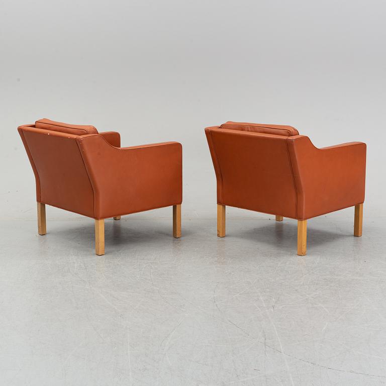 Børge Mogensen, a pair of easy chairs, model number 2421-22, Fredericia Stolefabrik, Denmark.