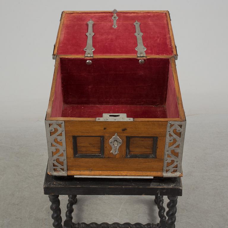 A baroque case on later stand.
