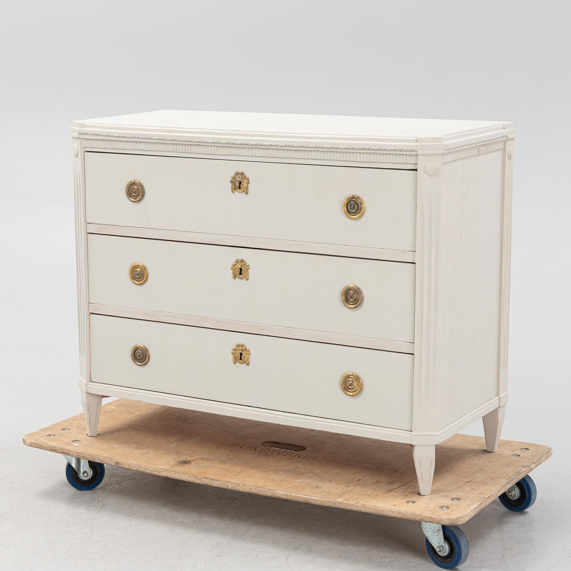 Byrå, gustaviansk stil, 1900-talets första hälft.