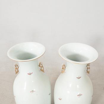 Golvvaser ett par Kina 1900-tal porslin.