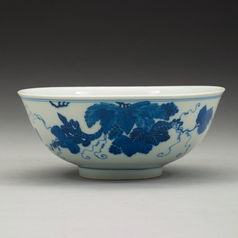 A blue and white bowl, Qing dynasty, Guangxu mark and of the period (1875-1908).