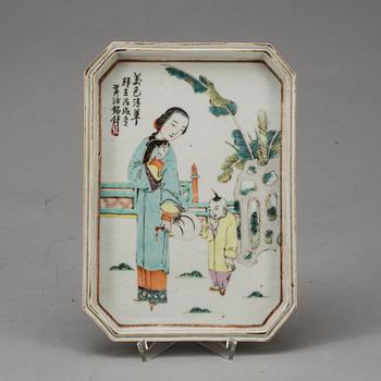 BRICKA, porslin, Kina, 1800/1900-tal.