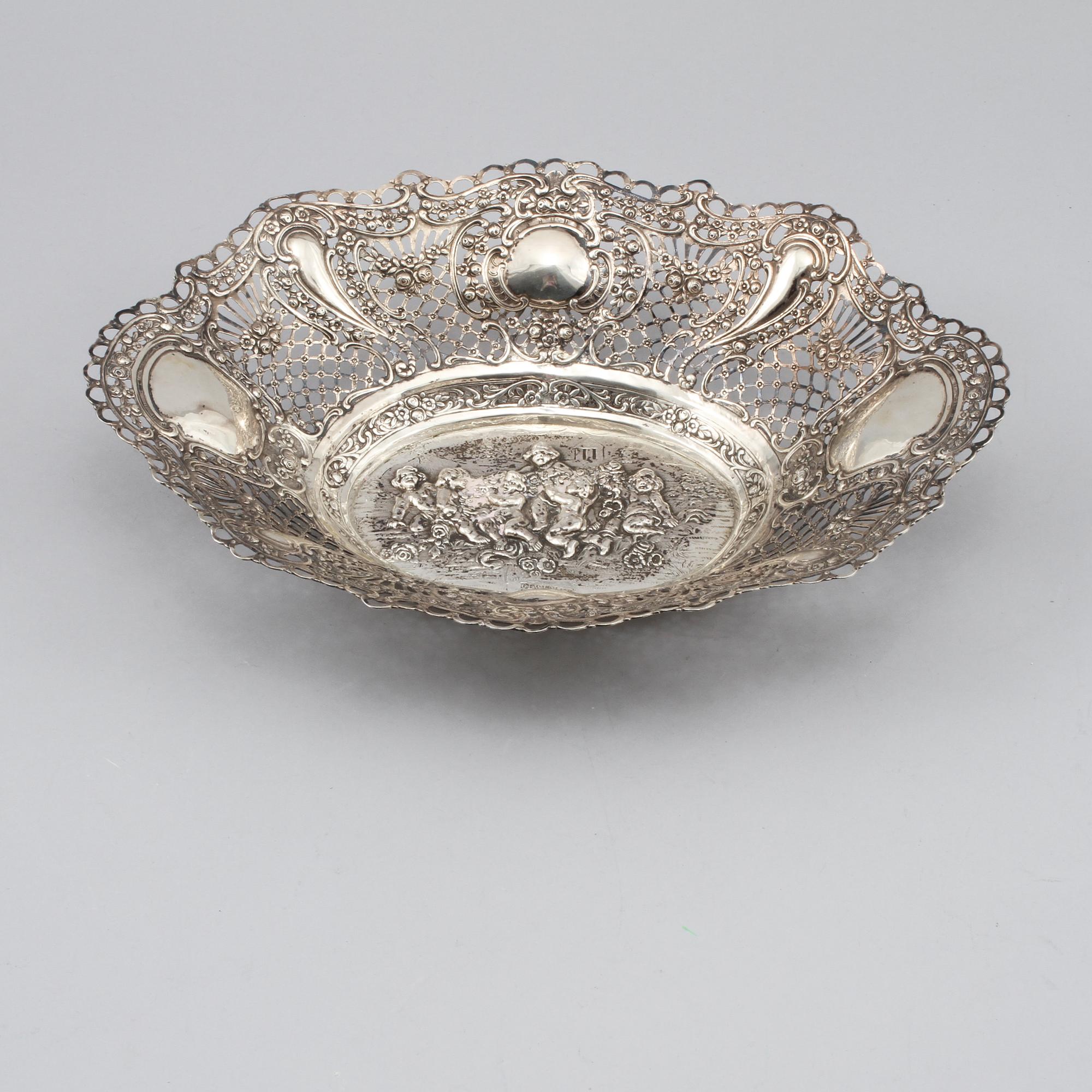 GALLERSKÅL, silver, rokokostil, Gewe, Malmö, 1975. Vikt 706 g.