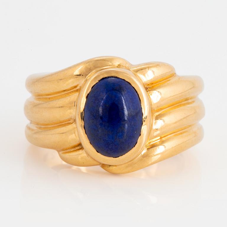 An 18K gold and lapis lazuli Van Cleef et Arpels ring.
