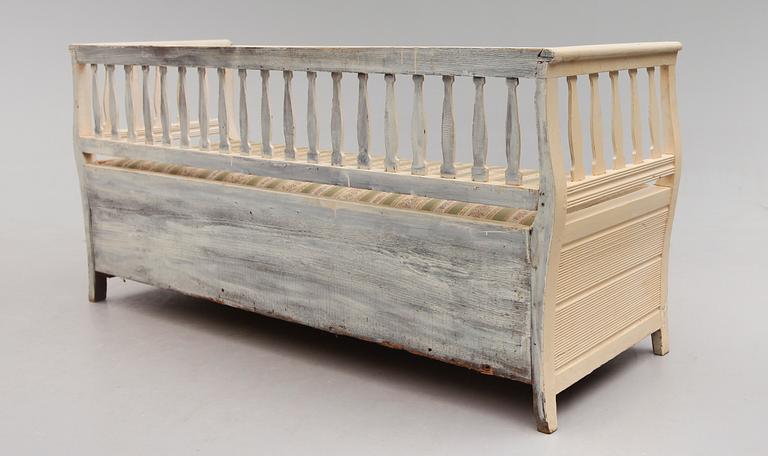 SOFFA, sengustaviansk, omkring år 1800.