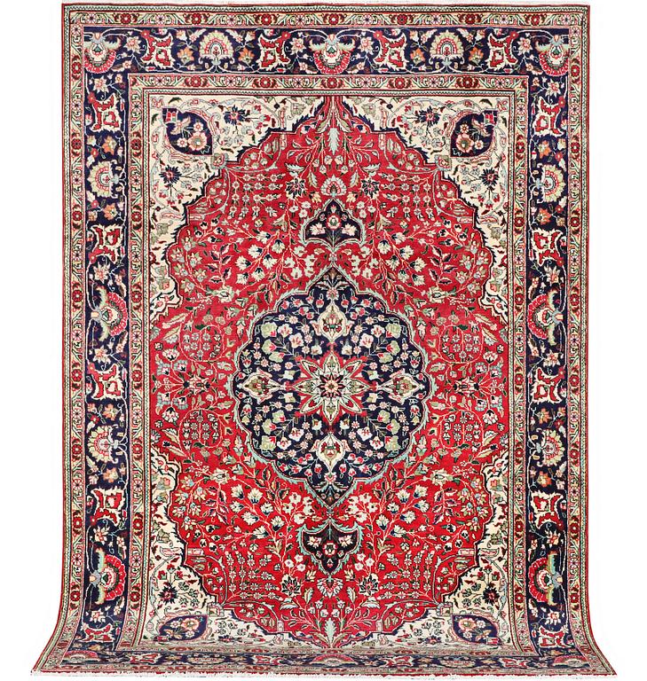 A Tabriz carpet, c. 300 x 202 cm.