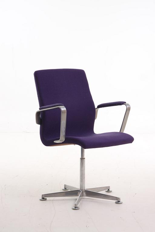 KARMSTOL, "Oxford Chair", Arne Jacobsen för Fritz Hansen, etikettmärkt.