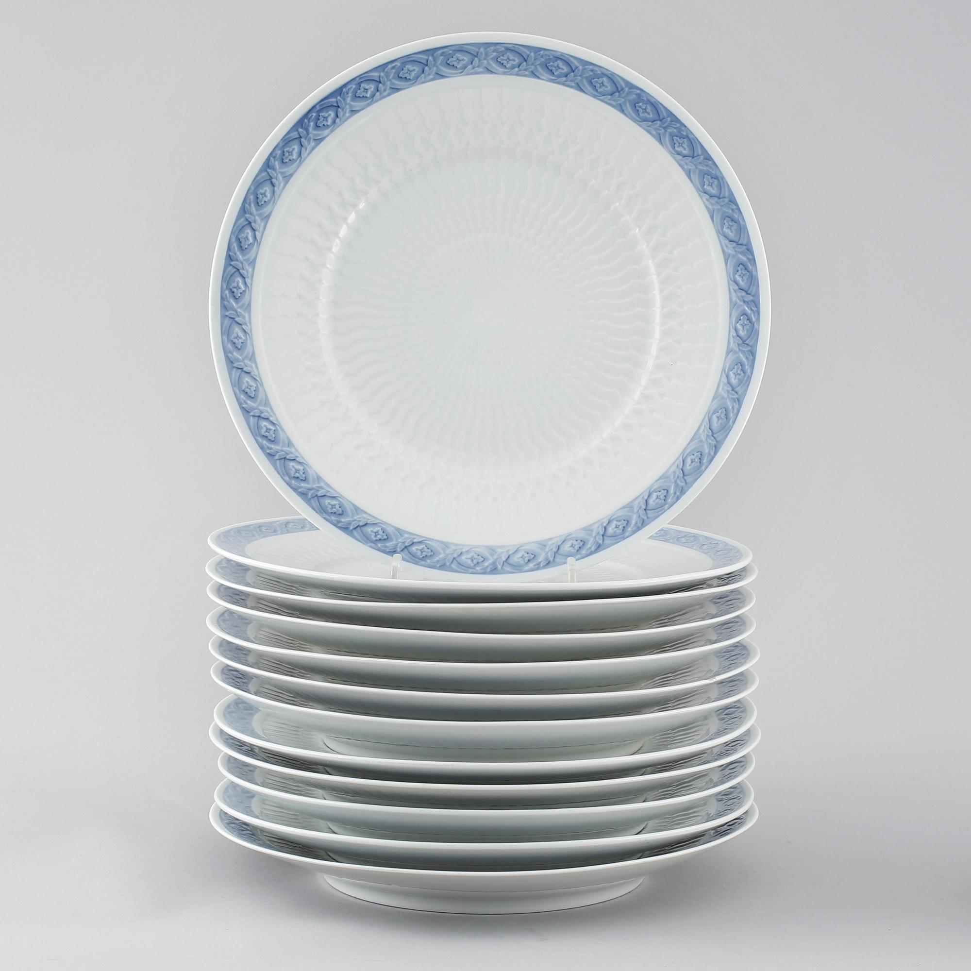 73 porcelian serving pieces, "Blå Vifte", Royal Copenhagen, from the second half of the 20th century.
