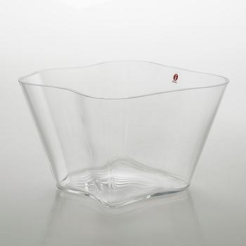 Alvar Aalto, one piece of  'Aalto flower' glass sculpture, signed Alvar Aalto Iittala, late 20th century.