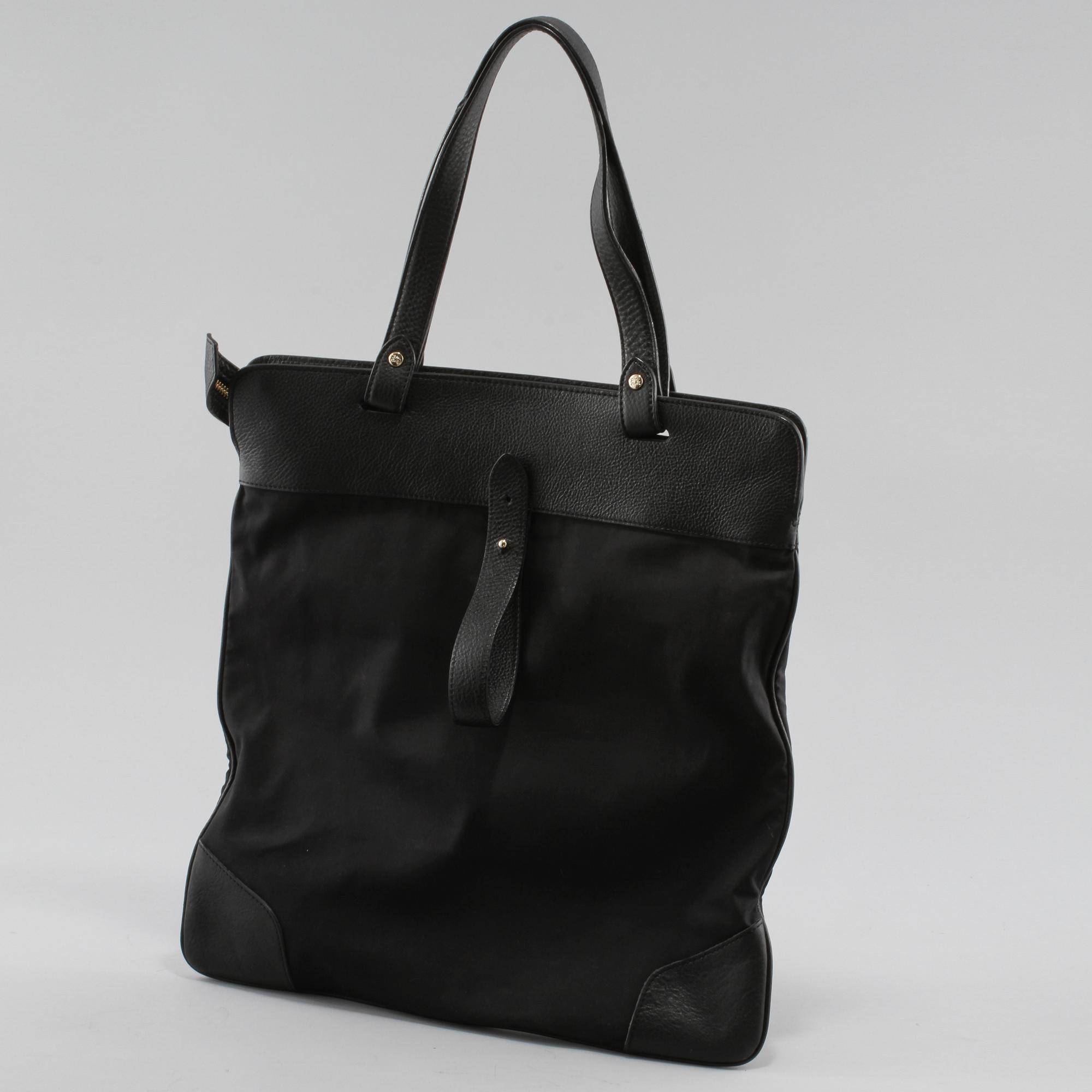 VÄSKA, Burberry, 2011.