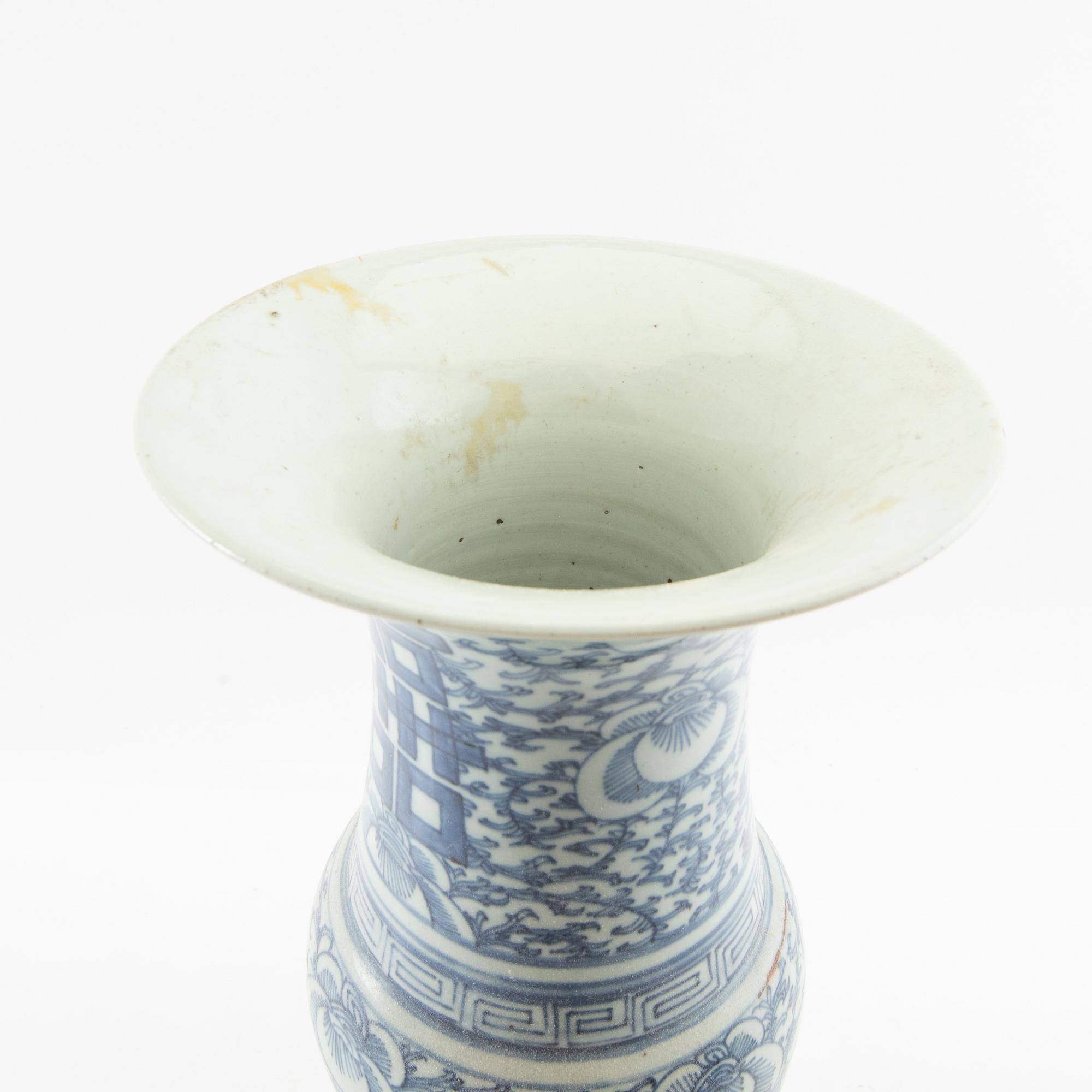 Vases 2 pcs China 20th century porcelain.