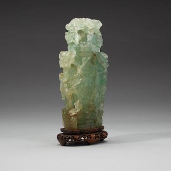 A carved fluorite vase with cover, late Qing dynasty.