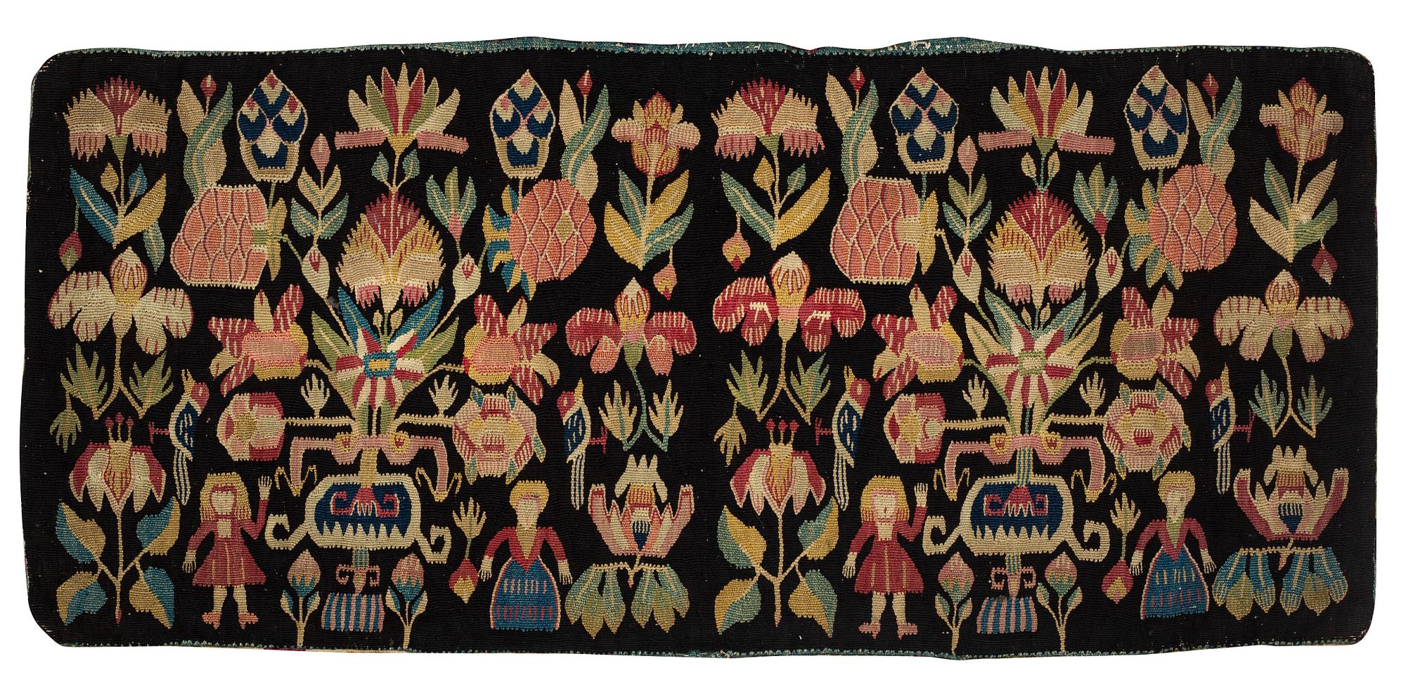 A carrige cushion, "Urnor och par", tapestry weave, ca 105 x 46 cm, around the years 1790-1810.