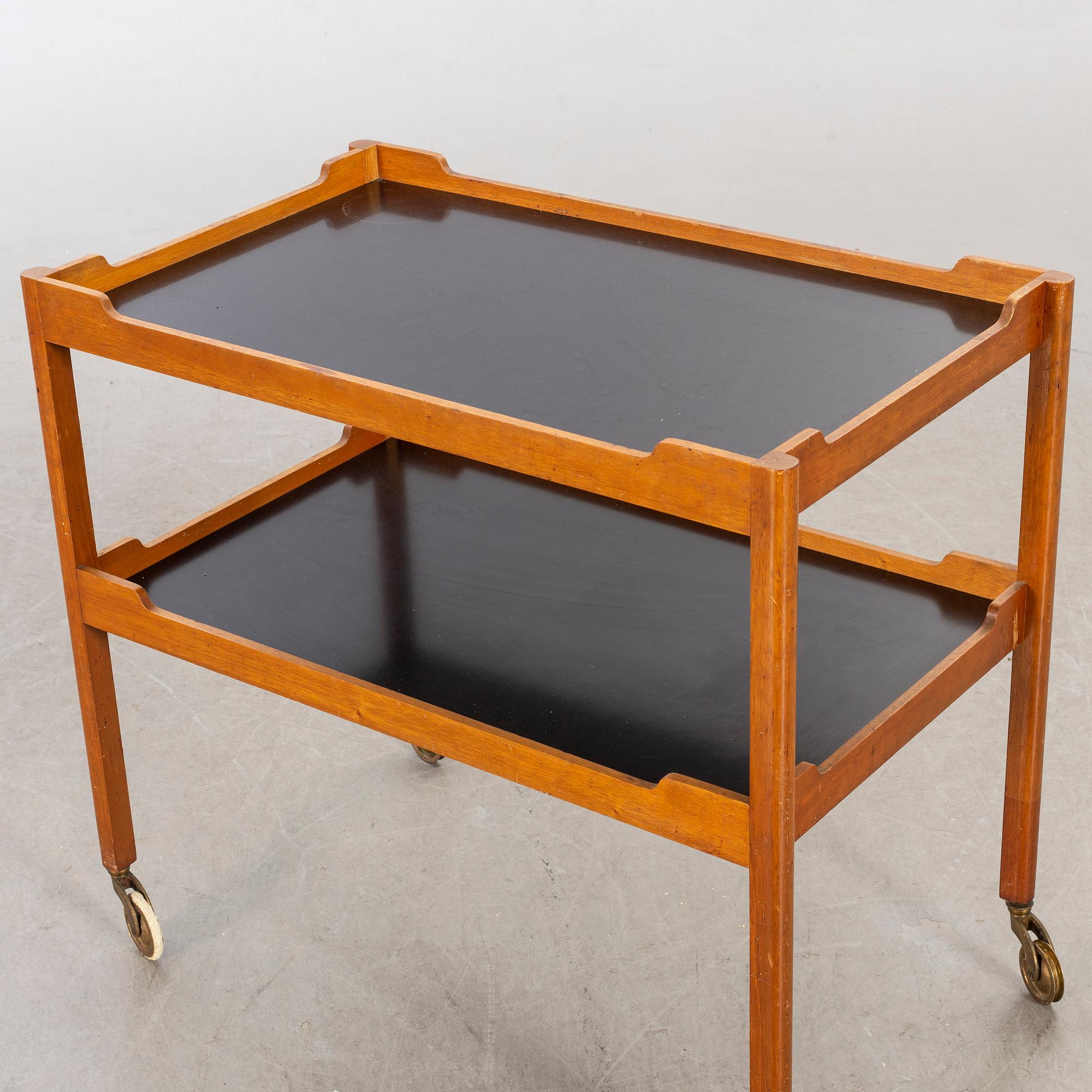 JOSEF FRANK serveringsvagn, modellnummer 2248 för Firma Svenskt tenn Stockholm 1900-alets mitt/andra hälft.