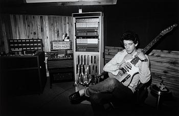 Lynn Goldsmith, "Lou Reed recording studio", 1977.