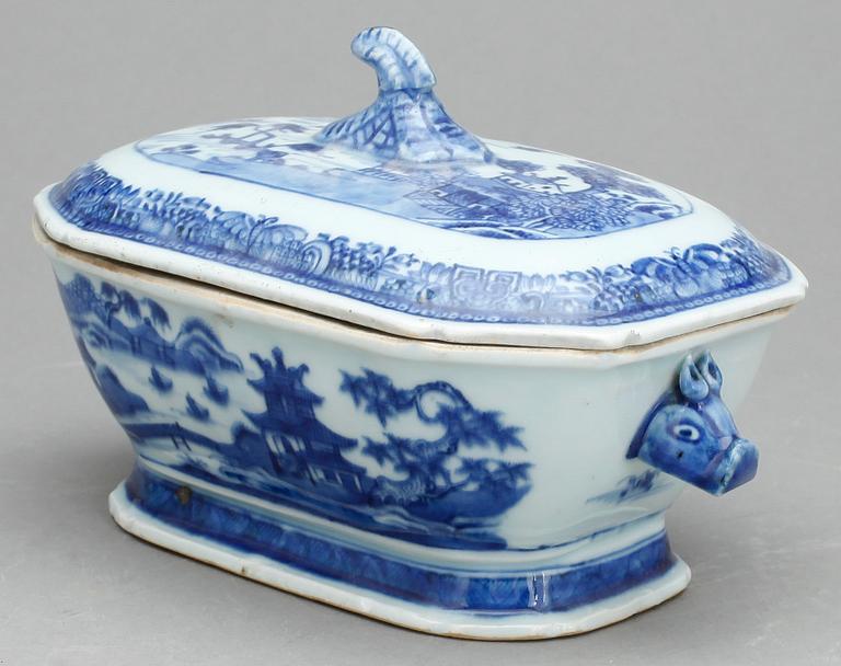 SMÖRTERRIN, porslin, kina, Qingdynastin, Qianlong 1700-tal.