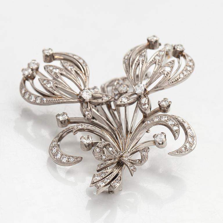 A. Tillander, Brosch, palladium med briljant- och åttkantslipade diamanter. Helsingfors.