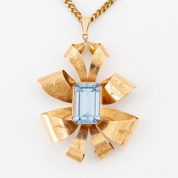 Pendant Stigbert 18K gold with blue stone, chain in yellow metal.