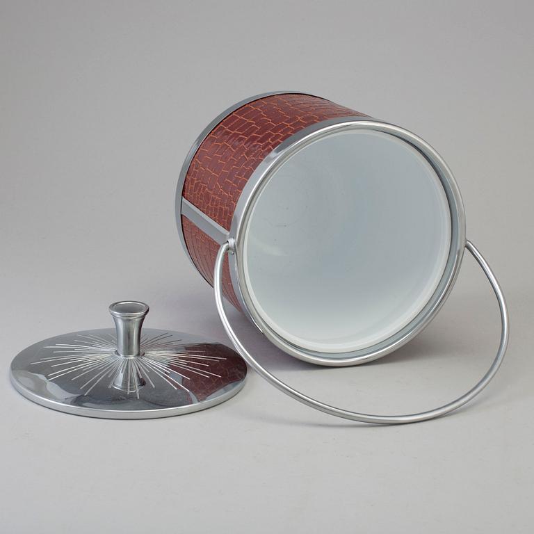 An ice bucket, second half of the 20th Century.