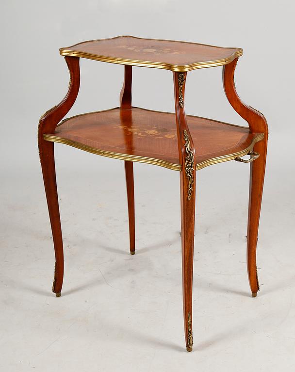 ETAGEBORD, fransk rokokostil, 1900-talets första hälft.