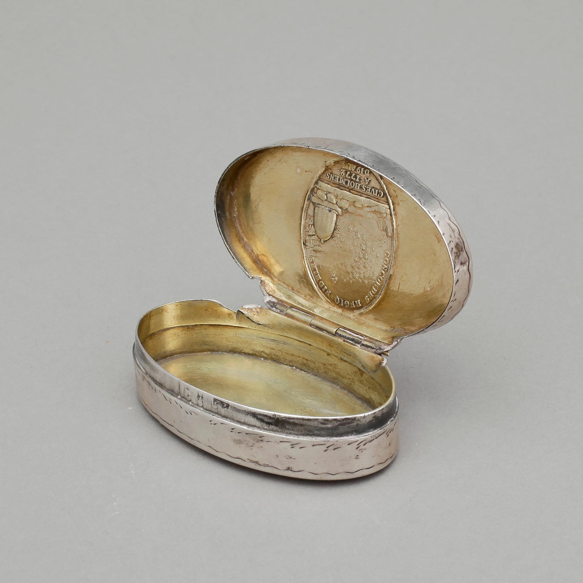 DOSA, silver, möjligen Carl Fahlberg, Uppsala, 1700-tal. Vikt ca 75 cm.