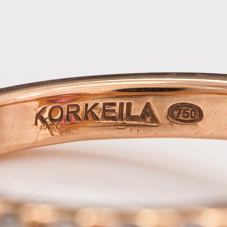 An 18K rosé gold ring with a pink sapphire ca. 2.49 ct and diamonds ca. 0.82 ct in total. Korkelia, Helsinki.