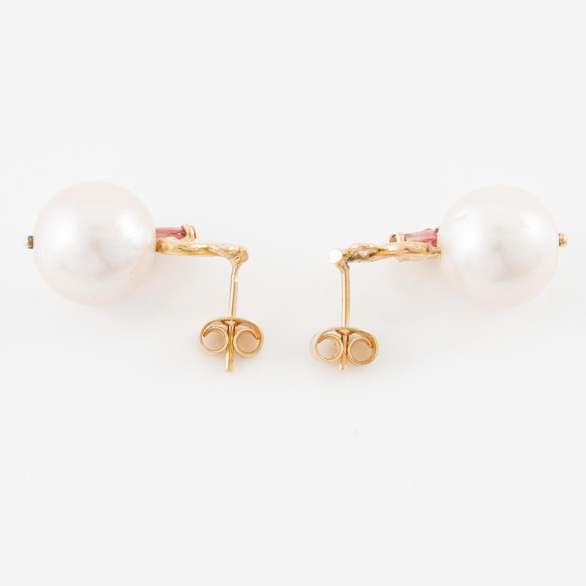 Earrings, Mandelstam, 18K gold with cultured freshwater pearls, pink tourmalines, and brilliant-cut diamonds.