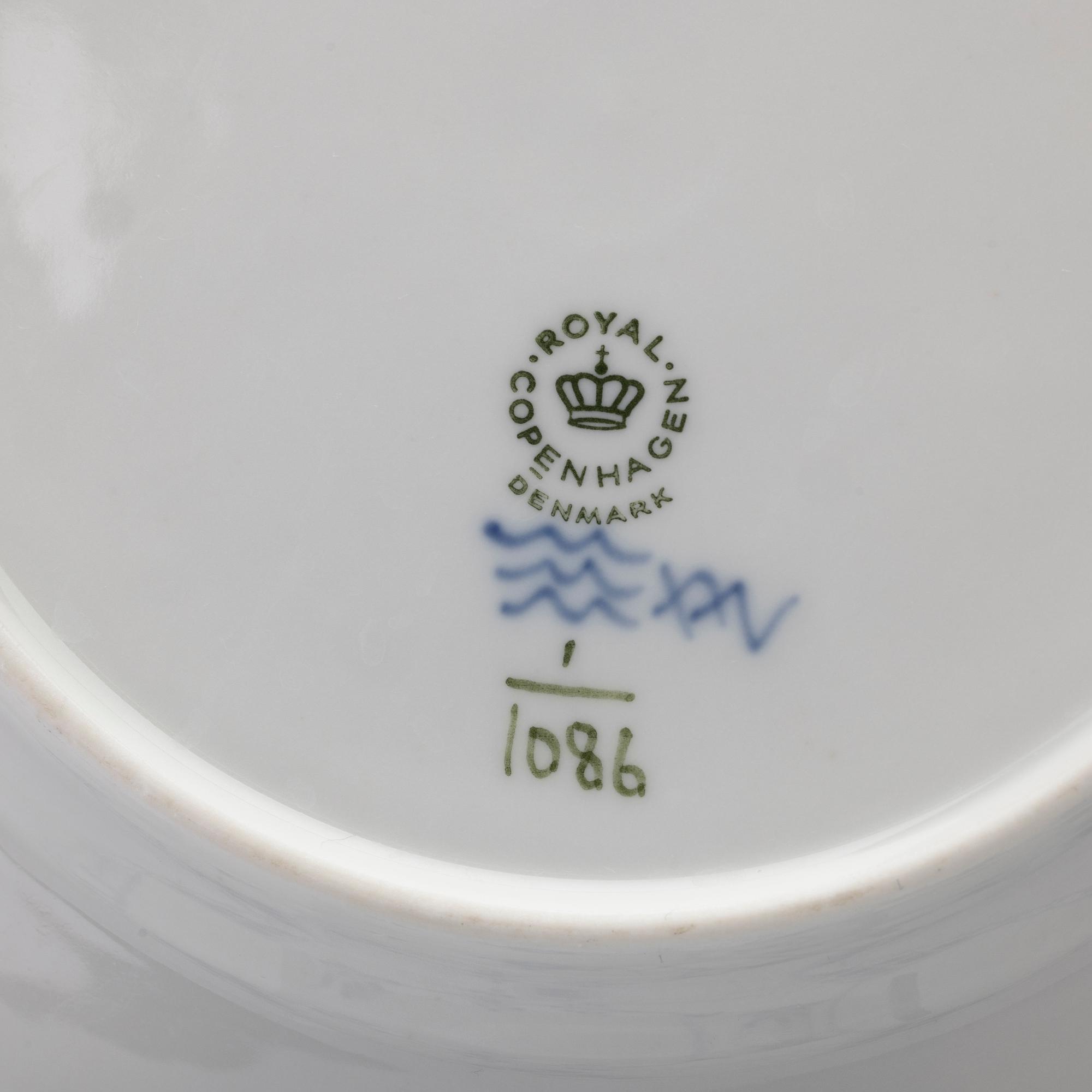 Royal Copenhagen, assietter, 12 st, porslin, "Musselmalet helblonde", Danmark.