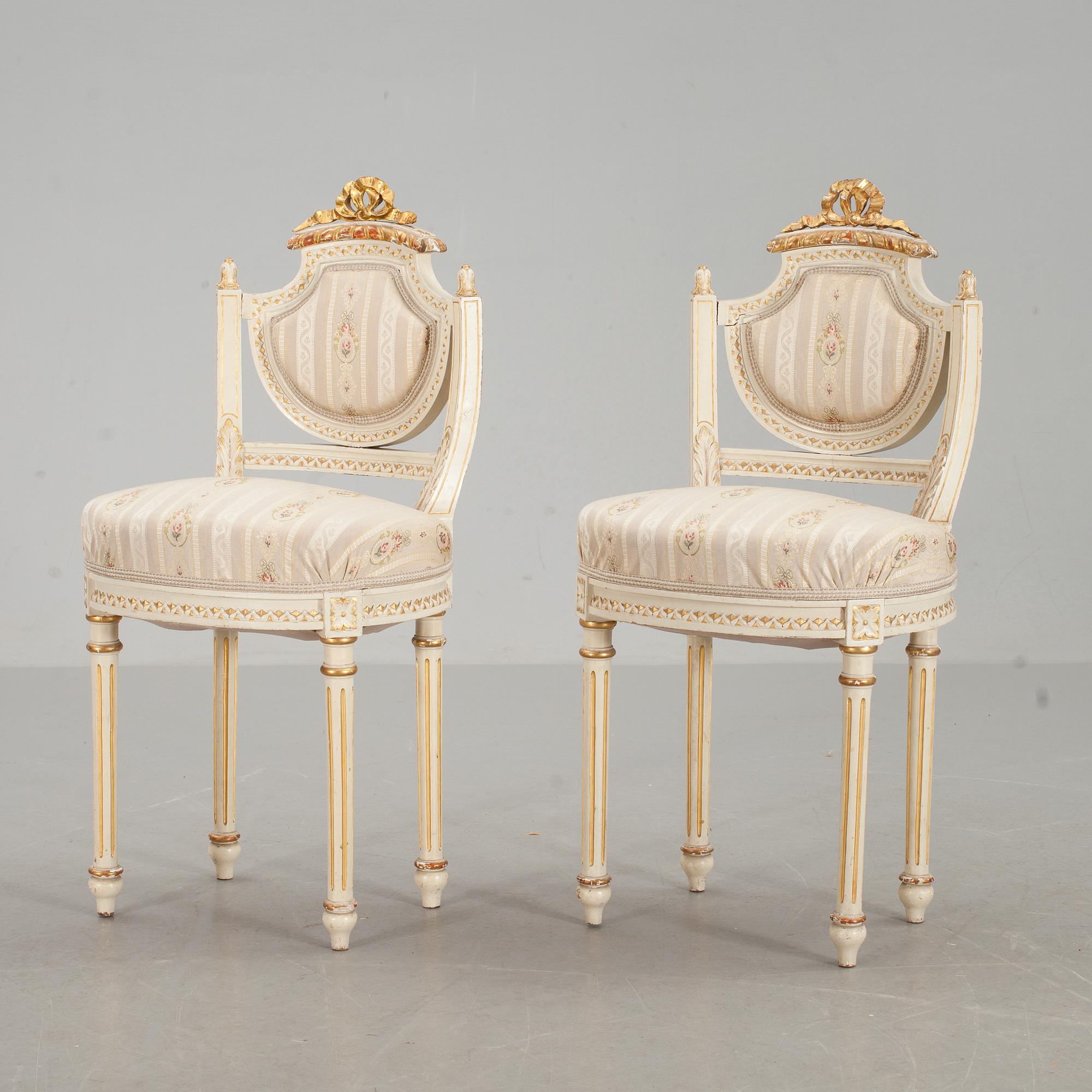 STOLAR, ett par, sk. boudoirstolar, Louis XVI-stil.