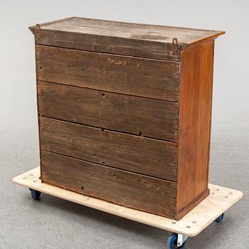 A display cabinet from the first half of the 19th century.