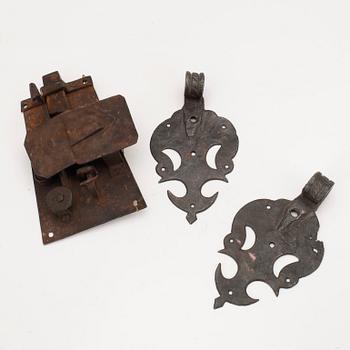LÅS SAMT BESLAG, 3 delar, 1600/1700-tal.