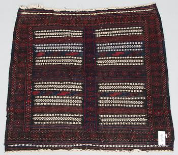 Matta, Baluch Sofreh. Circa 120 x 130 cm.