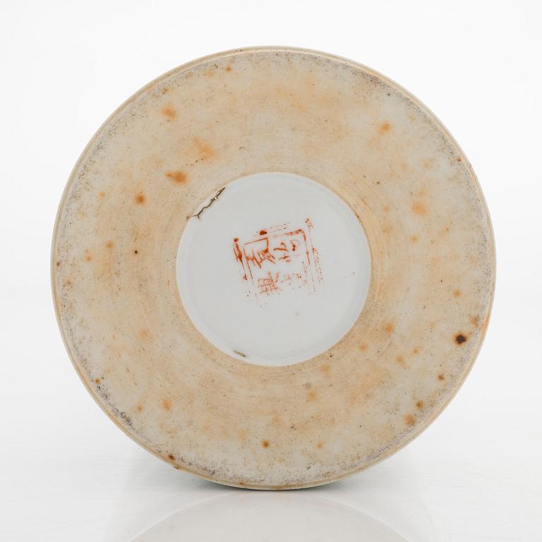 A chinese brush vase, first half of 20th Century.